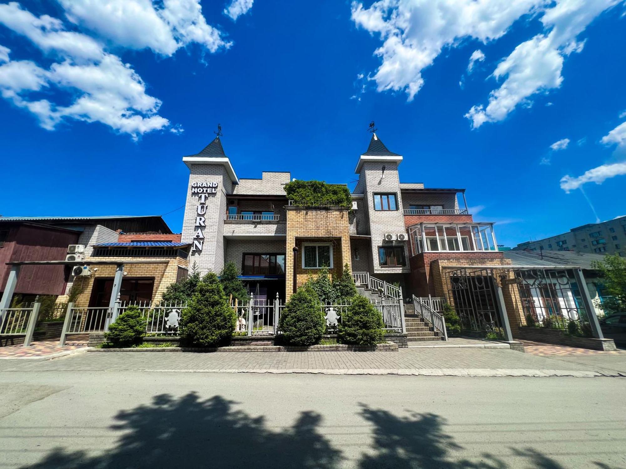 Turan Semey Grand Hotel Exterior foto